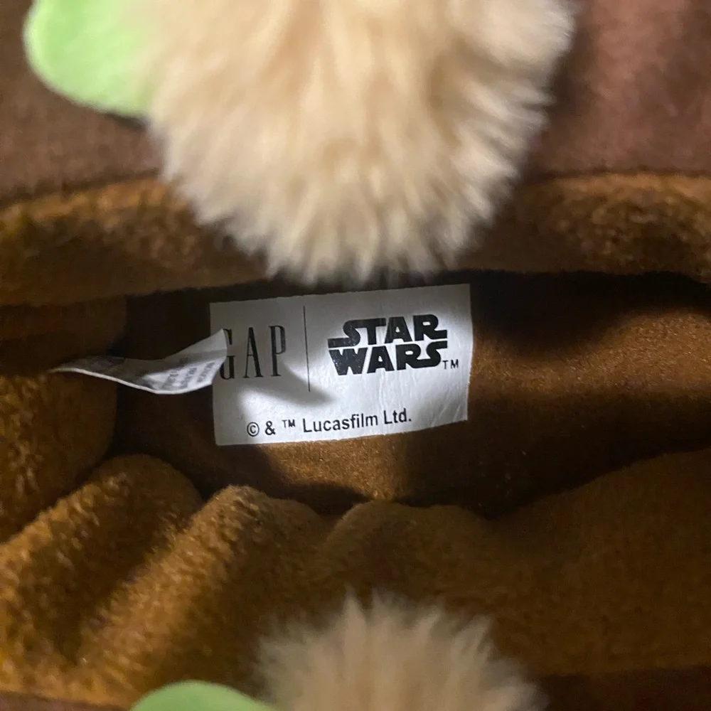 Gap Star wars Green and Silver Plush Baby Yoda Slippers Size Five Boys NWT